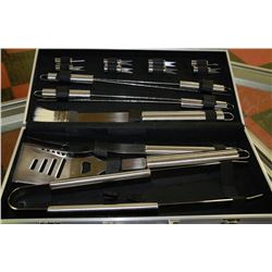 16-PC BBQ SET IN METAL CASE