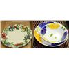 Image 1 : FLAT WITH 2 ITALIAN MADE PASTA DISHES AND A FLORAL