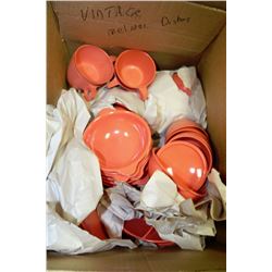 BOX OF VINTAGE MELMAC DISHES