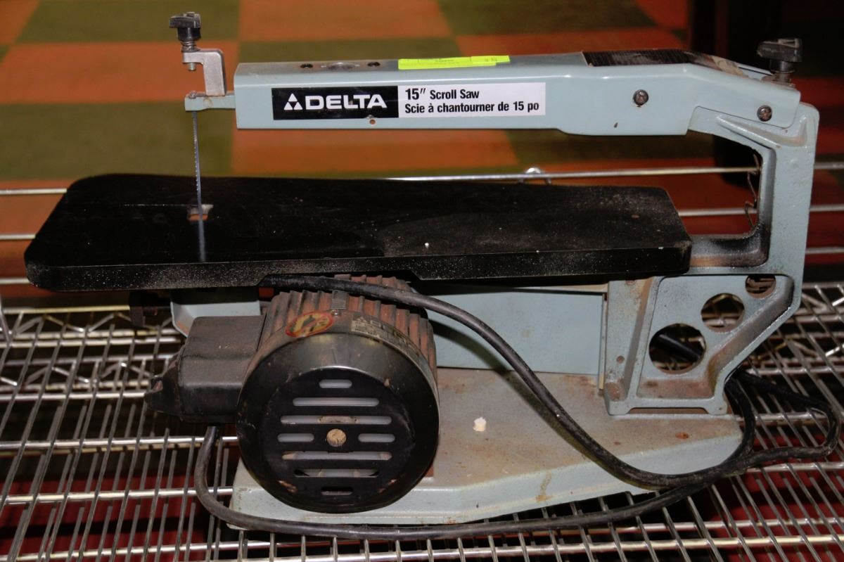 DELTA 15" SCROLL SAW