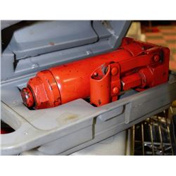 BOX W/ TWO 4 TONNE HYDRAULIC  JACKS