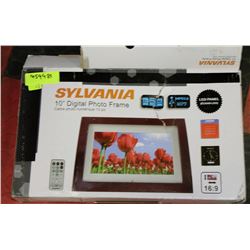 SYLVANIA 10" DIGITAL PHOTO FRAME/MP3 SYSTEM