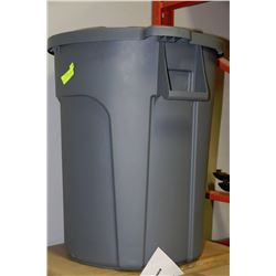 ME 14 NEW 32 GALLON TRASH CAN WITH LID