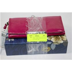 LOT OF 2 INCL. NINE WEST CLUTCH AND NIQUEA.D SCARF