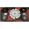 Image 1 : SHOWHOME WHITE METAL FLOWER WALL HANGING WITH