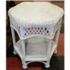 Image 1 : ESTATE 2-TIER WHITE WICKER HEXAGONAL TABLE