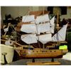 Image 1 : HMS ENDEAVOUR WOODEN SHIP MODEL