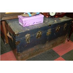 VINTAGE TRUNK