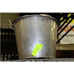 VINTAGE UNIVERSAL BREAD MAKER