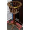 Image 1 : ESTATE OAK PEDESTAL PLANT STAND