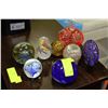 Image 1 : COLLECTION OF 8 ASSORTED ART GLASS PAPER WEIGHTS