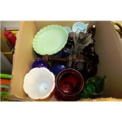 ESTATE BOX OF VINTAGE GLASS VASES ETC.