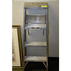 ALUMINUM 4 FT LADDER