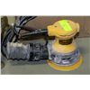 Image 1 : DEWALT PALM SANDER