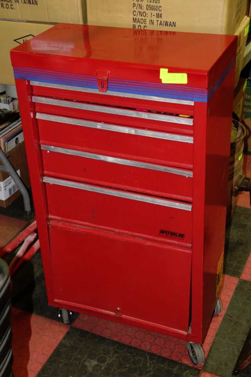 Stand up tool box on wheels Clearance