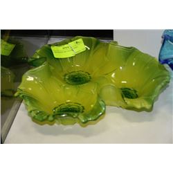3 SECTIONED ART GLASS DISH