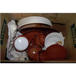 BOX WITH VINTAGE MALMAC DISHES