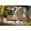 Image 1 : BOX OF ESTATE ORNAMENTS