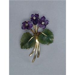 14K YELLOW GOLD BROOCH, realistically formed as a spray of flowers formed of carved nephrite and...