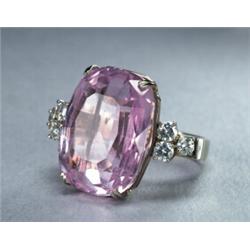 18K WHITE GOLD COCKTAIL RING, set with a fancy cushion cut kunzite (approx. 20.50ct.) flanked by...