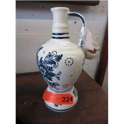 Musical "Hankes Holland" decanter