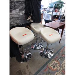 3 Used hydraulic bar stools