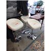 Image 1 : 3 Used hydraulic bar stools