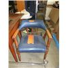 Image 1 : 4 Wood pub chairs - used