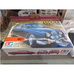 Jaguar MK II Saloon model kit