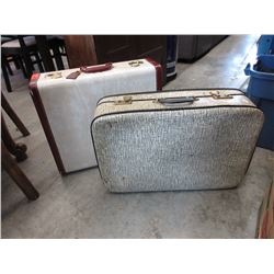 2 Vintage suitcases.