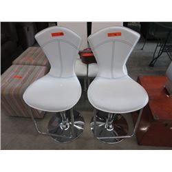 2 New hydraulic swivel bar stools