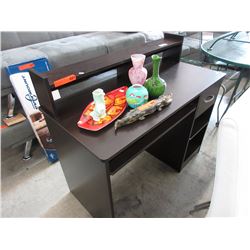 New compact computer desk