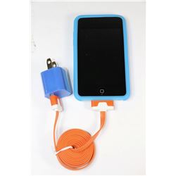 32GB APPLE IPOD TOUCH WITH CHARGER
