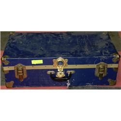 ESTATE METAL VINTAGE TRAVEL TRUNK