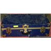 Image 1 : ESTATE METAL VINTAGE TRAVEL TRUNK