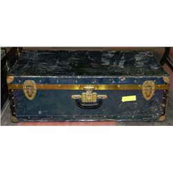 ESTATE METAL VINTAGE TRAVEL TRUNK