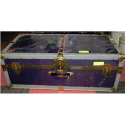ESTATE METAL VINTAGE TRAVEL TRUNK