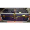 Image 1 : ESTATE METAL VINTAGE TRAVEL TRUNK