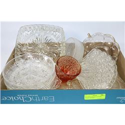 BOX WITH ORNATE 4 COLORED GLASS - VINTAGE