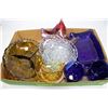 Image 1 : FLAT OF COLORED GLASS ITEMS - SOME VINTAGE