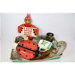 FLAT OF ASSORTED DECORATIVE PIECES