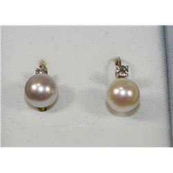 10K YELLOW GOLD PEARL EARRINGS WITH DIAMONDS