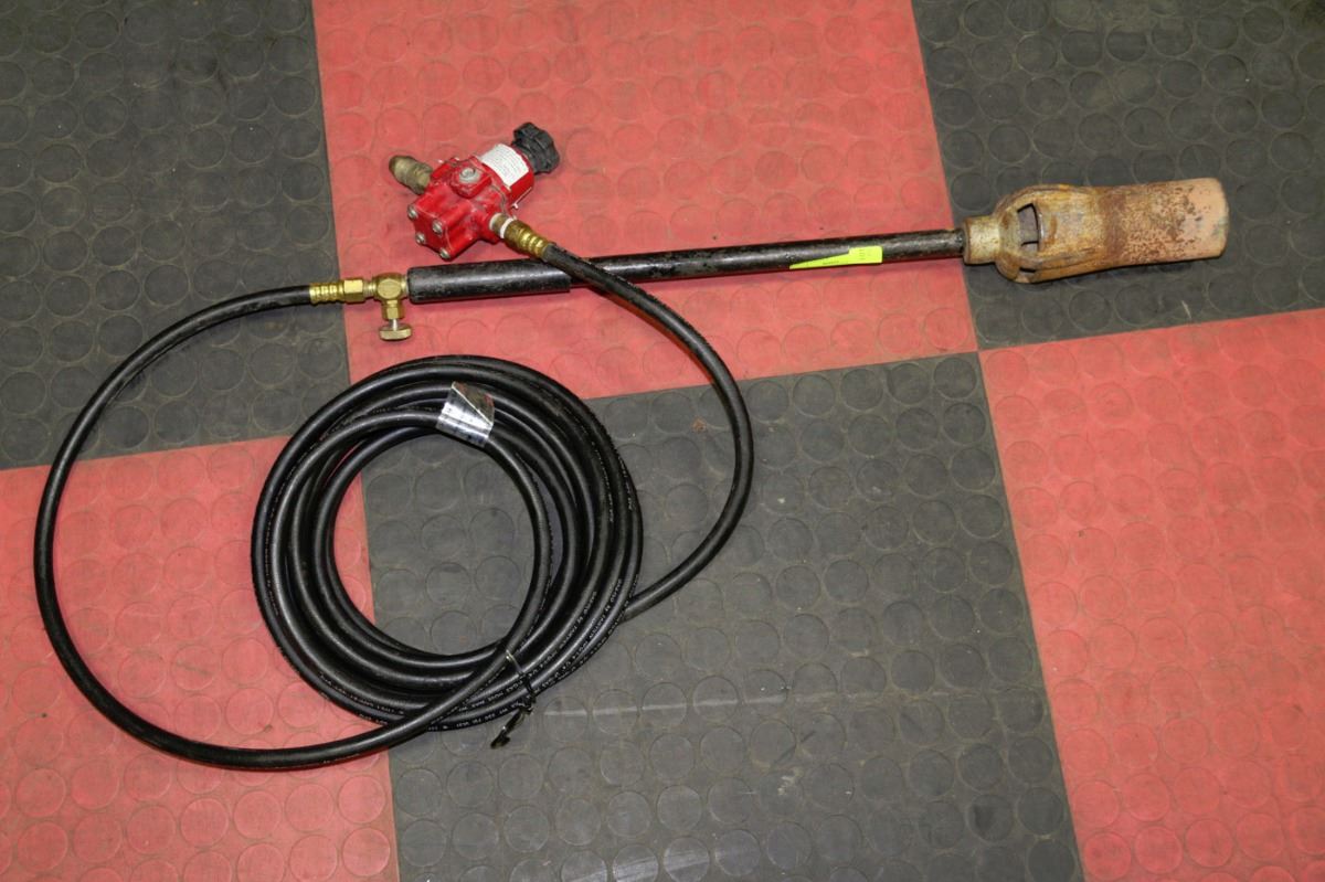TIGER TORCH W/NEW HOSE & REGULATOR