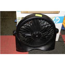 FLOOR FAN