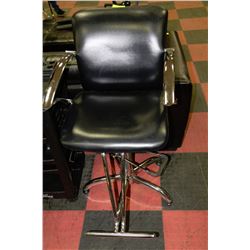 PNEUMATIC BLACK AND CHROME SALON CHAIR