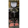 Image 1 : PNEUMATIC BLACK HAIRDRESSER STOOL