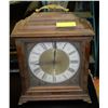 Image 1 : VINTAGE CARAVELLE CHIME MANTLE CLOCK