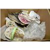 Image 1 : ESTATE BOX WITH VINTAGE MISC DISHES ETC
