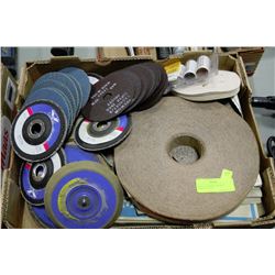 TRAY OF SANDING DISCS & ABRASIVE PAPER
