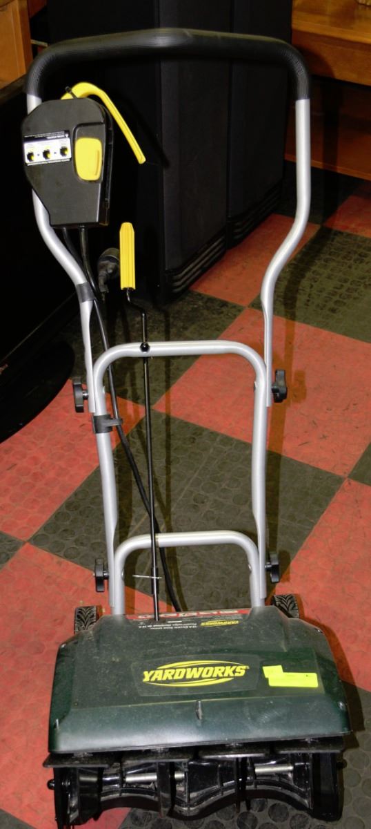 YARDWORKS 10 AMP ELECTRIC SNOW THROWER